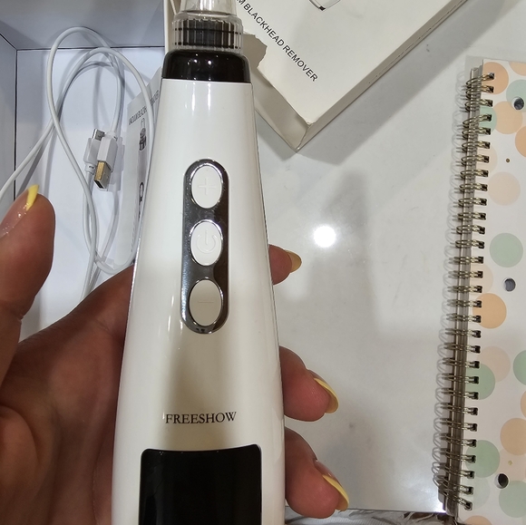 Vacuum blackhead remover - Picture 2 of 6